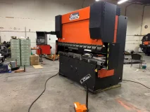 AMADA HFB 8025  ( EIGHT AXIS)  YEAR 1998   8′ X 88 TON